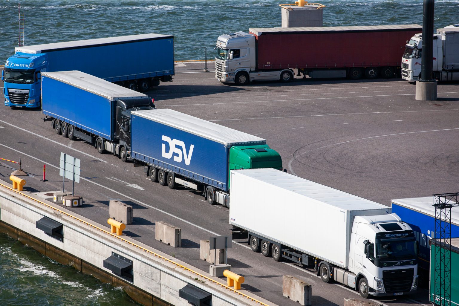 Volvo Trucks and DSV Ink Major Deal for 300 Electric Trucks in Sustainability Push