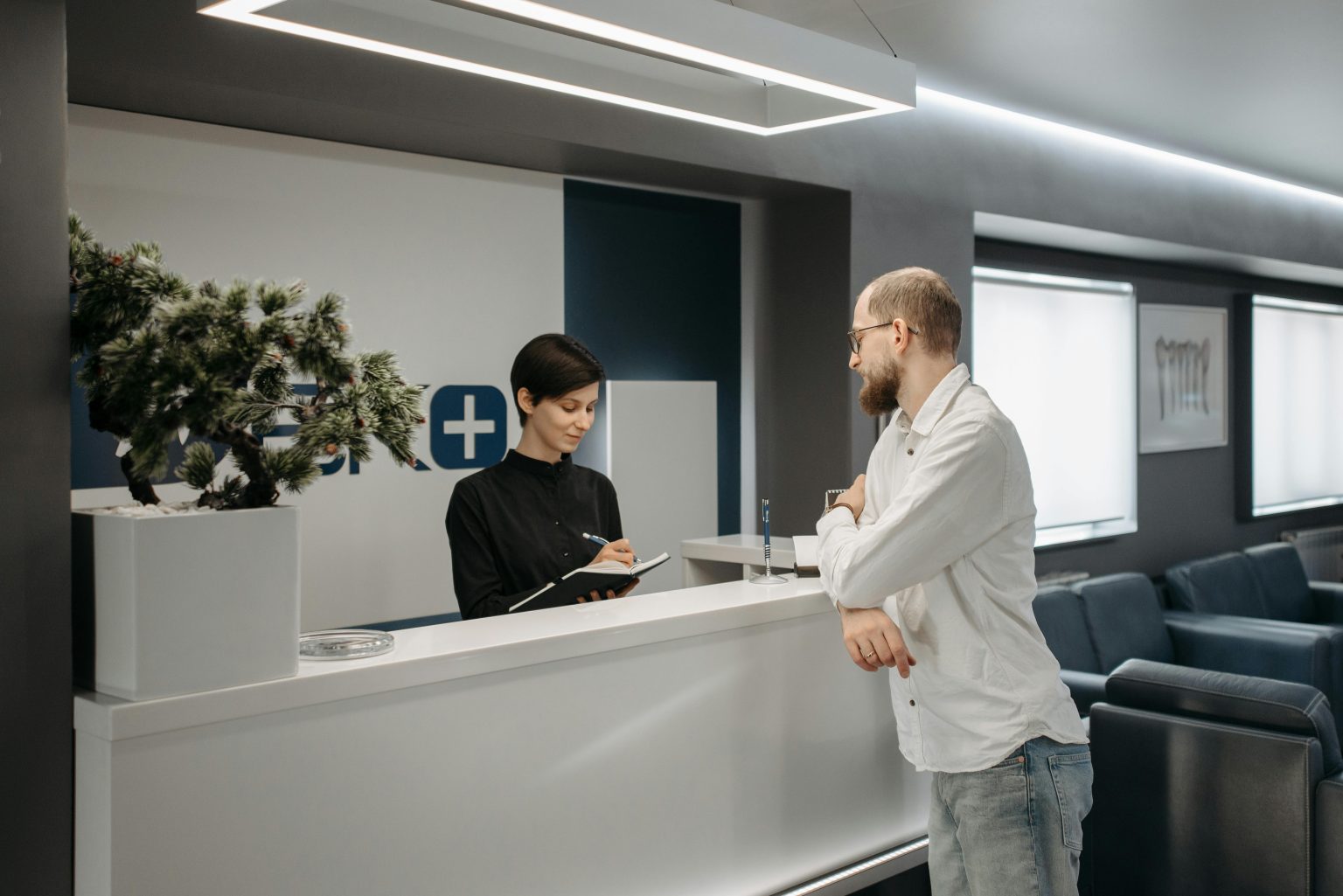 How Polycarbonate Sheets Transform Office Reception Areas