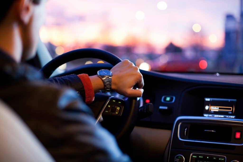How to Drive in London: Essential Rules and Tips for Beginners