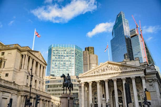 UK Economy Forecast 2026: Growth, Risks and Opportunities Bank of England building and City of London skyline representing the UK economy forecast and financial outlook.