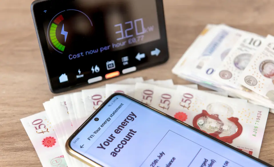 UK Energy Price Cap Forecast 2026: Bills, Rates and What Consumers Should Expect UK smart meter digital display showing energy unit rates and household bill metrics. uk energy price cap forecast 2026